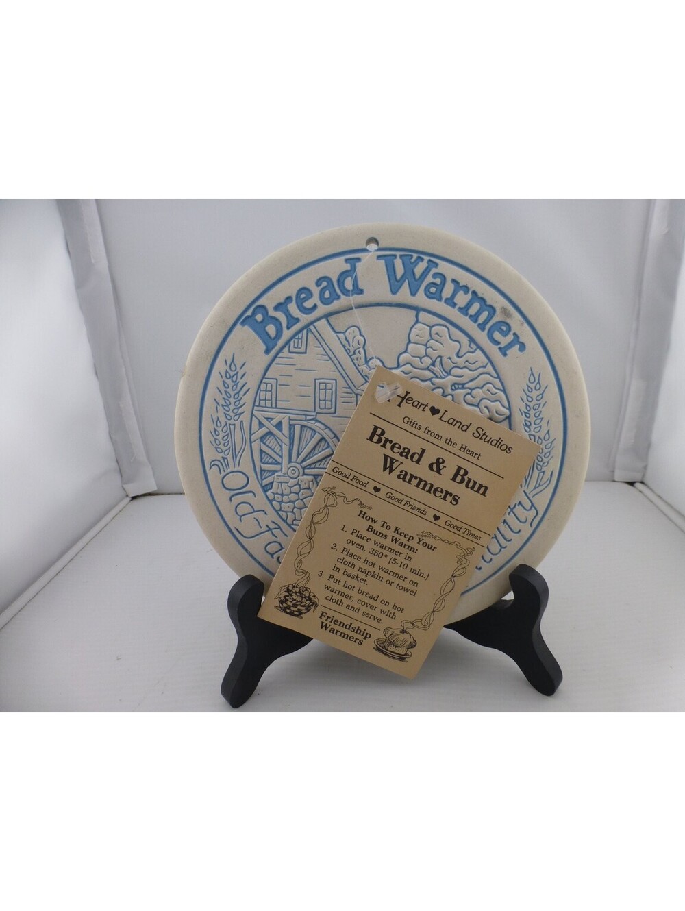 Heart Land Studios Old-Fashioned Hospitality Bread Warmer Plate 90 Lyn Ulick-J3